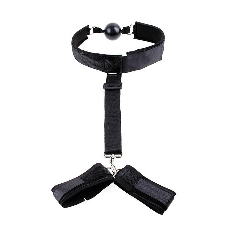 Menottes en cuir avec bâillon