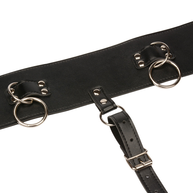 Ceinture d'orgasme forcé en cuir strict pour la baguette magique Hitachi